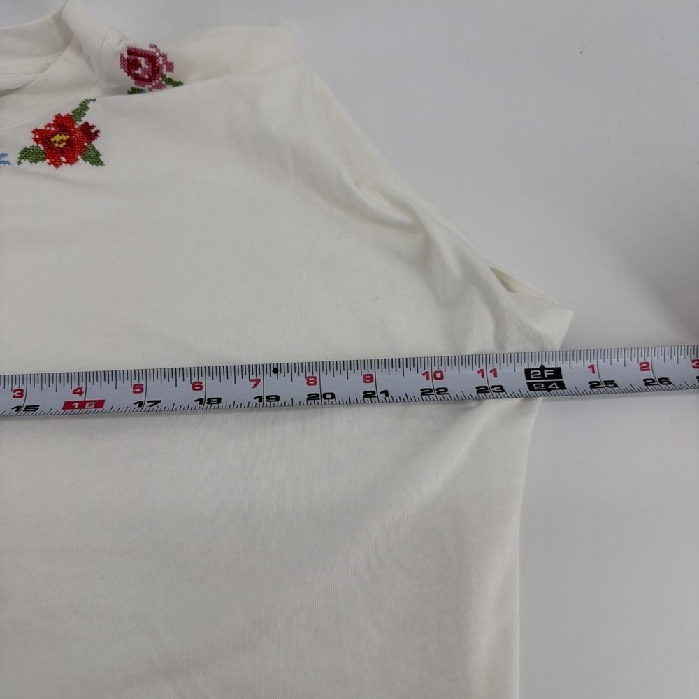 Farm Rio Cross Stitch Flowers Off-White Tshirt Top XS New - Picture 9 of 9